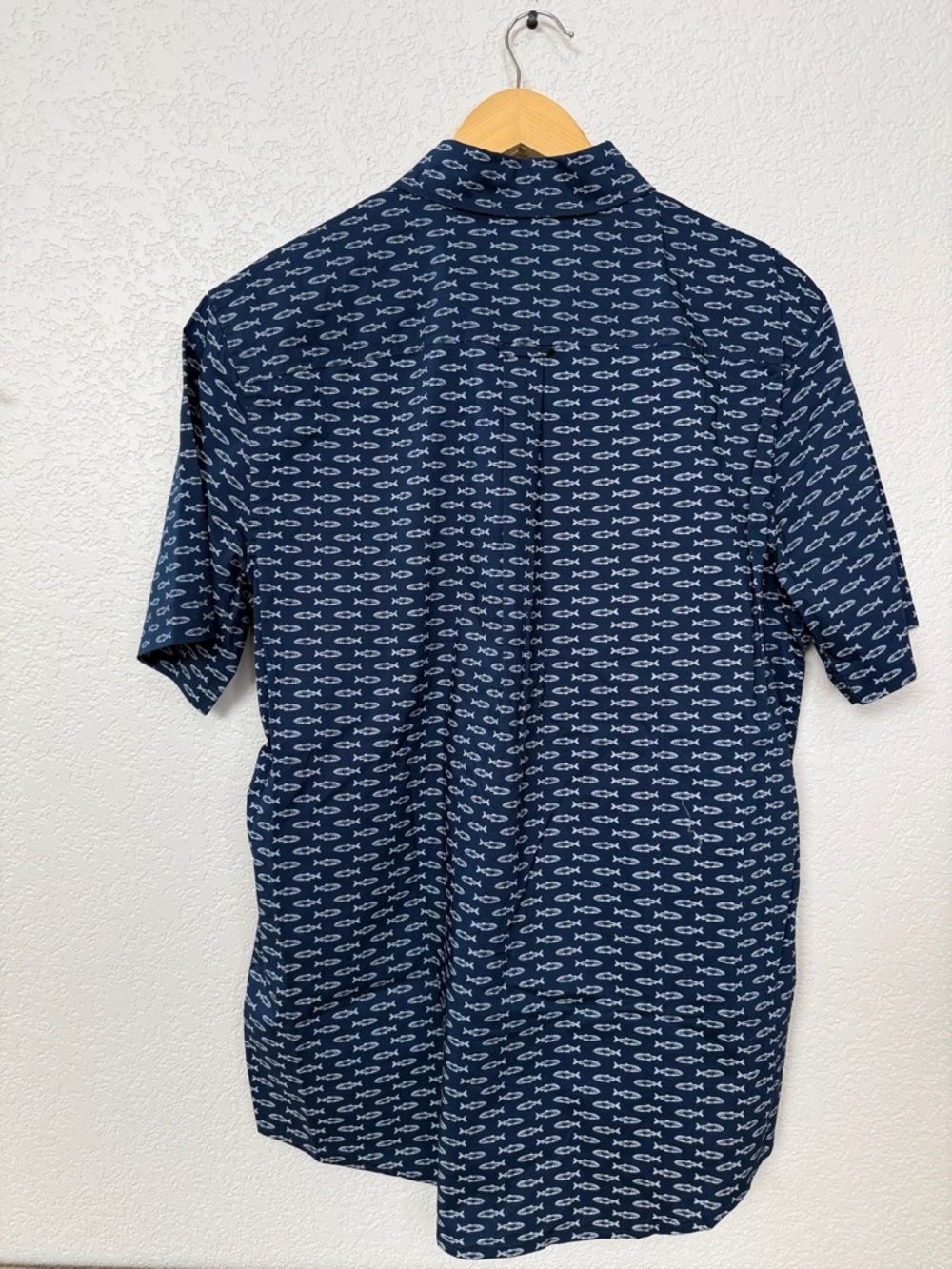 Chaps Mens Short Sleeve Button Down Casual Shirt Fish Navy and White Medium - Picture 7 of 10